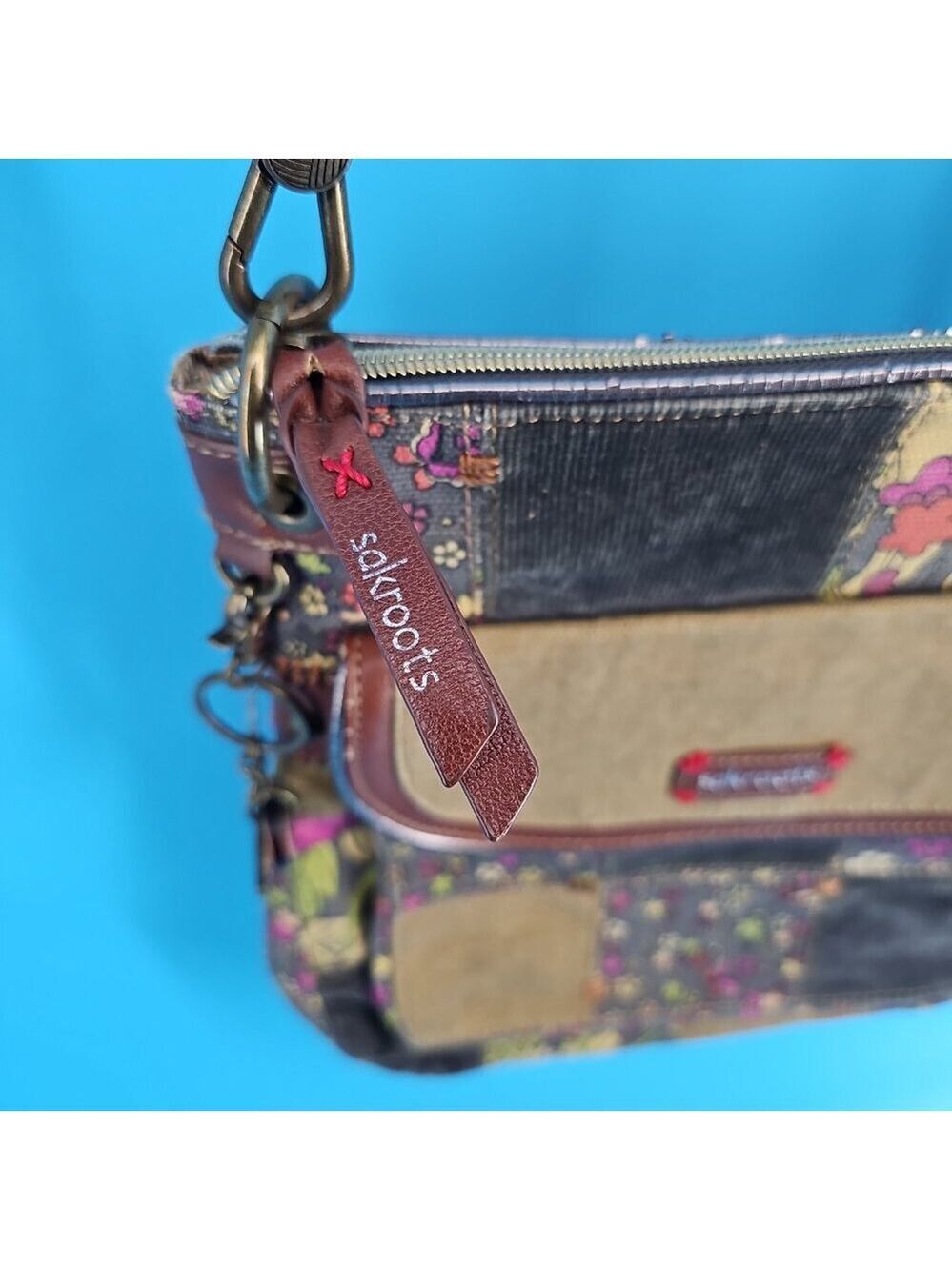 🌿 Sakroots Patchwork Canvas & Leather Crossbody - Picture 2 of 15